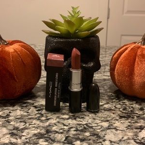 Mac lipstick 205 Crème in You’re Coffee